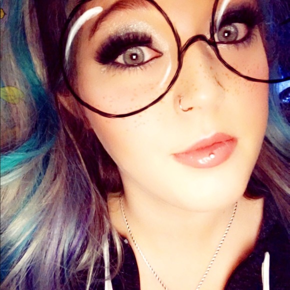 Meet your Posher, Whitney - Picture 1 of 1